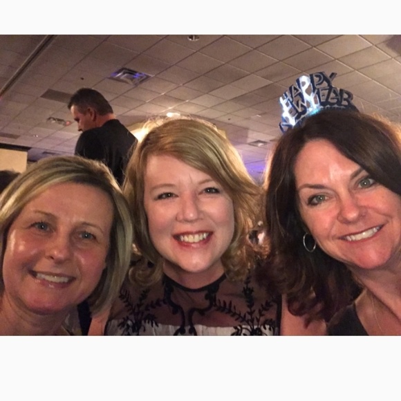 Meet your Posher, Leah - Picture 2 of 3